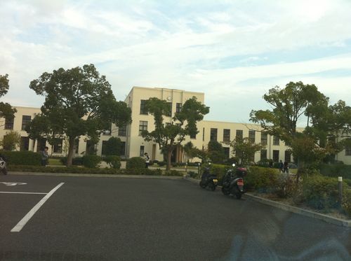 豊郷小学校昼